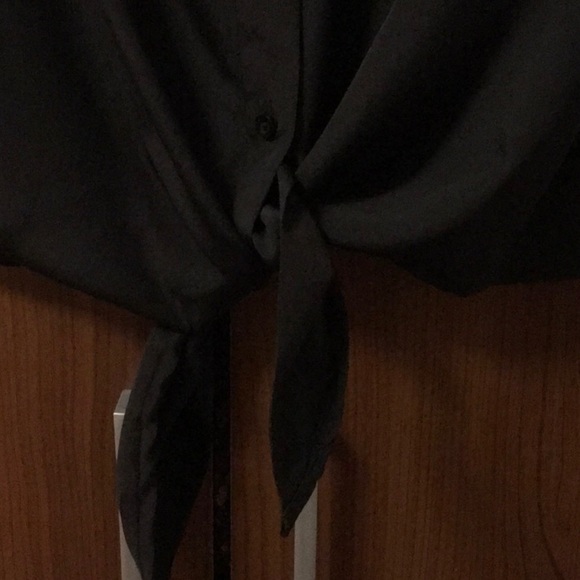 TIMING | black short sleeve blouse - Picture 3 of 3